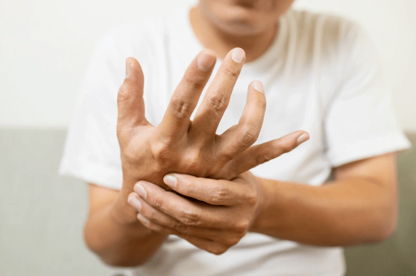 finger twitching causes and concerns